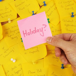 sticky note that says Holiday